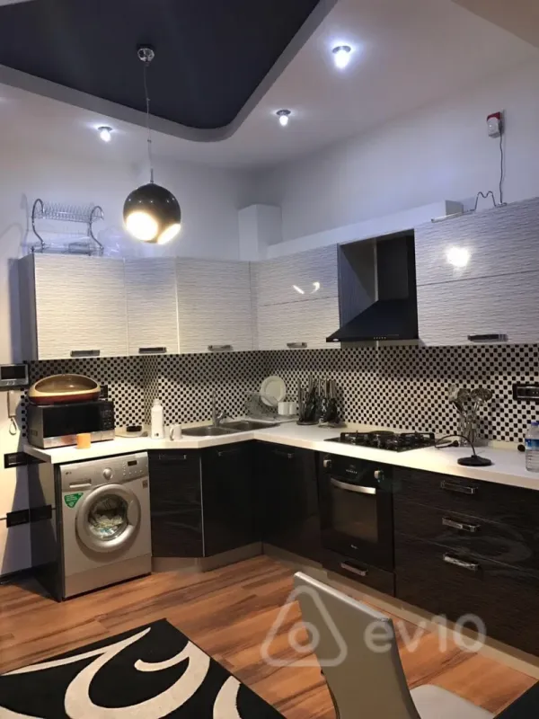 Kirayə verilir 3 otaqlı yeni tikili 140 m²