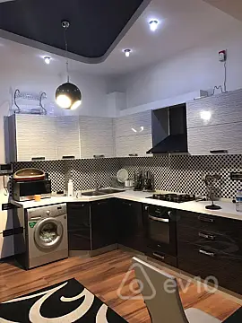 Kirayə verilir 3 otaqlı yeni tikili 140 m²
