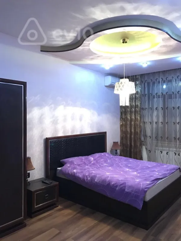 Kirayə verilir 3 otaqlı yeni tikili 140 m²