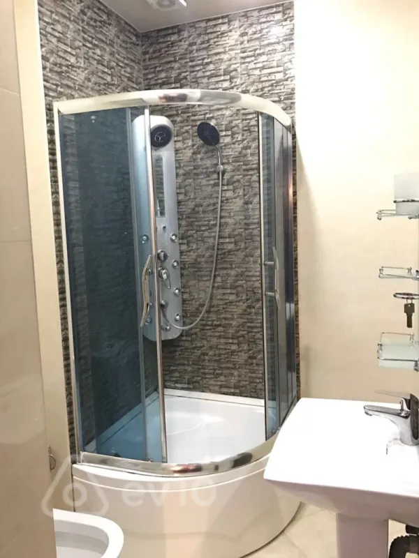 Kirayə verilir 3 otaqlı yeni tikili 140 m²