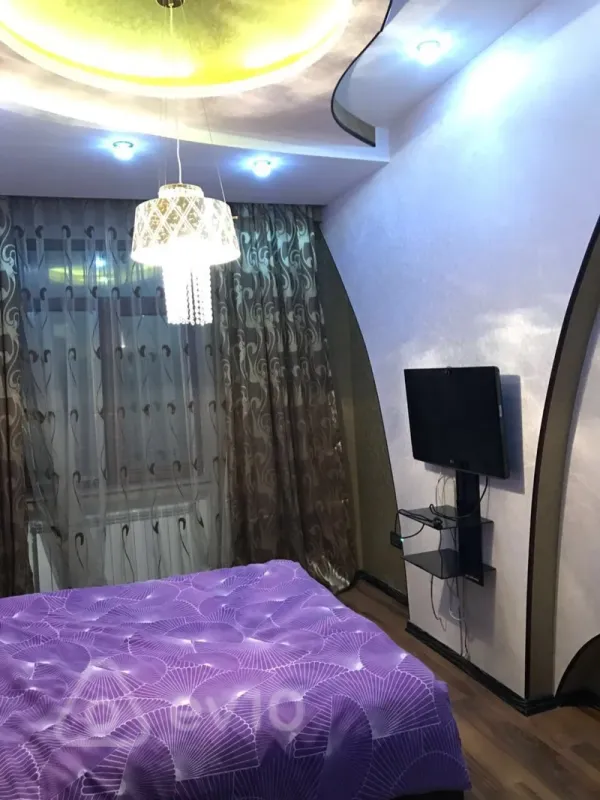 Kirayə verilir 3 otaqlı yeni tikili 140 m²