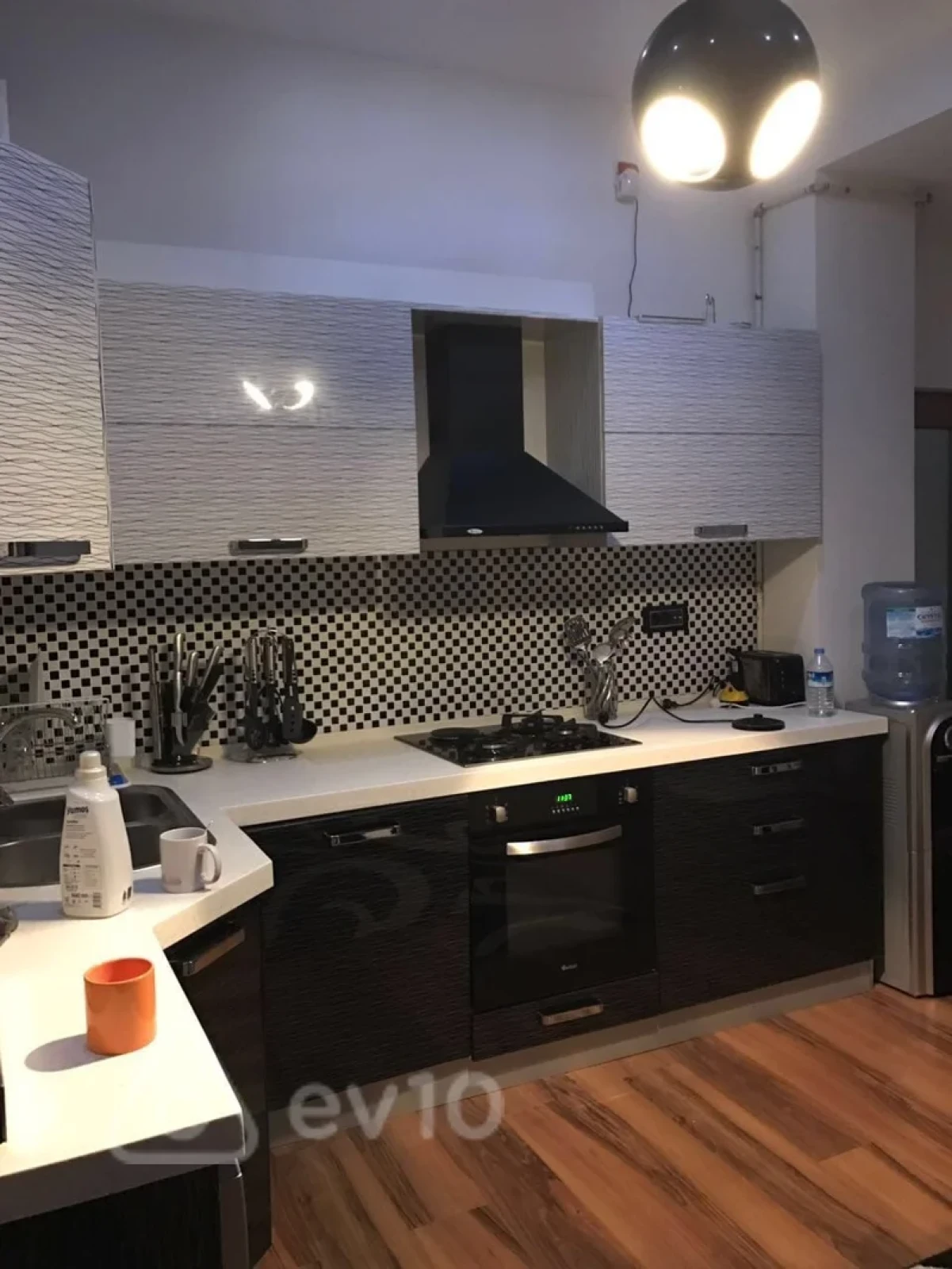 Kirayə verilir 3 otaqlı yeni tikili 140 m²