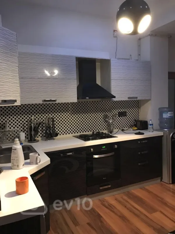 Kirayə verilir 3 otaqlı yeni tikili 140 m²
