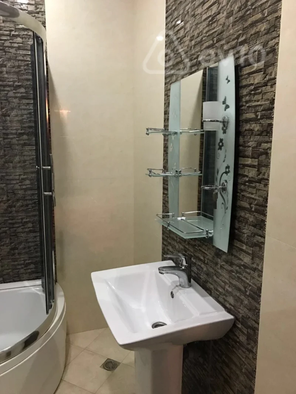 Kirayə verilir 3 otaqlı yeni tikili 140 m²