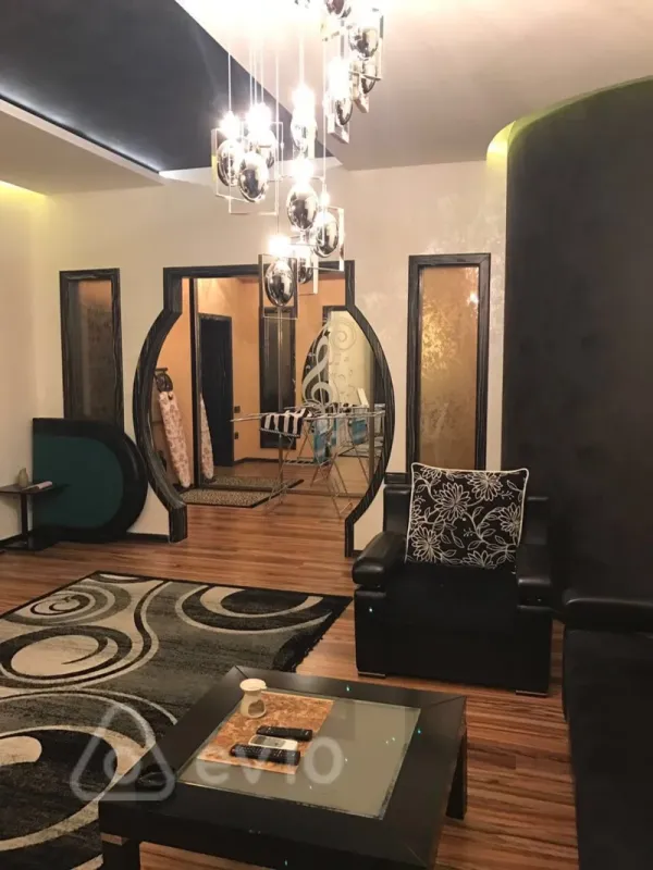 Kirayə verilir 3 otaqlı yeni tikili 140 m²