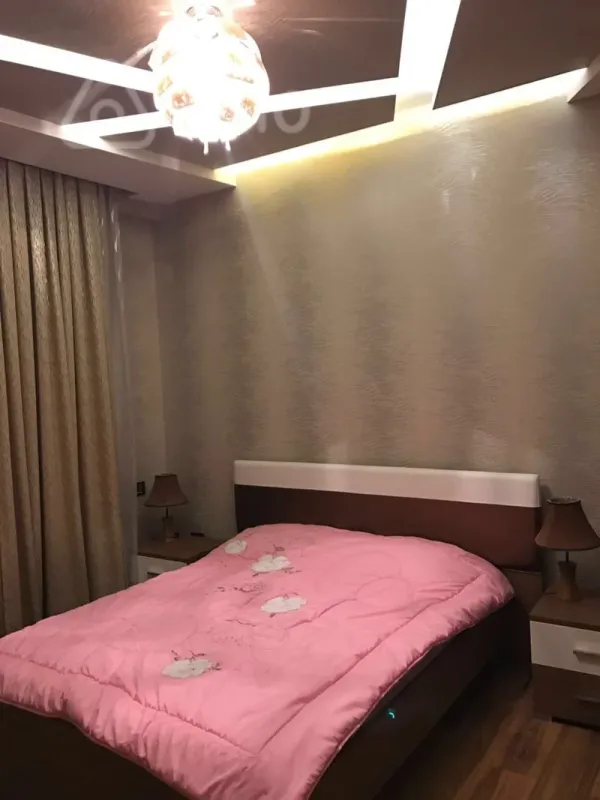 Kirayə verilir 3 otaqlı yeni tikili 140 m²