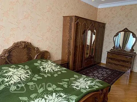 Kirayə verilir 4 otaqlı yeni tikili 200 m²