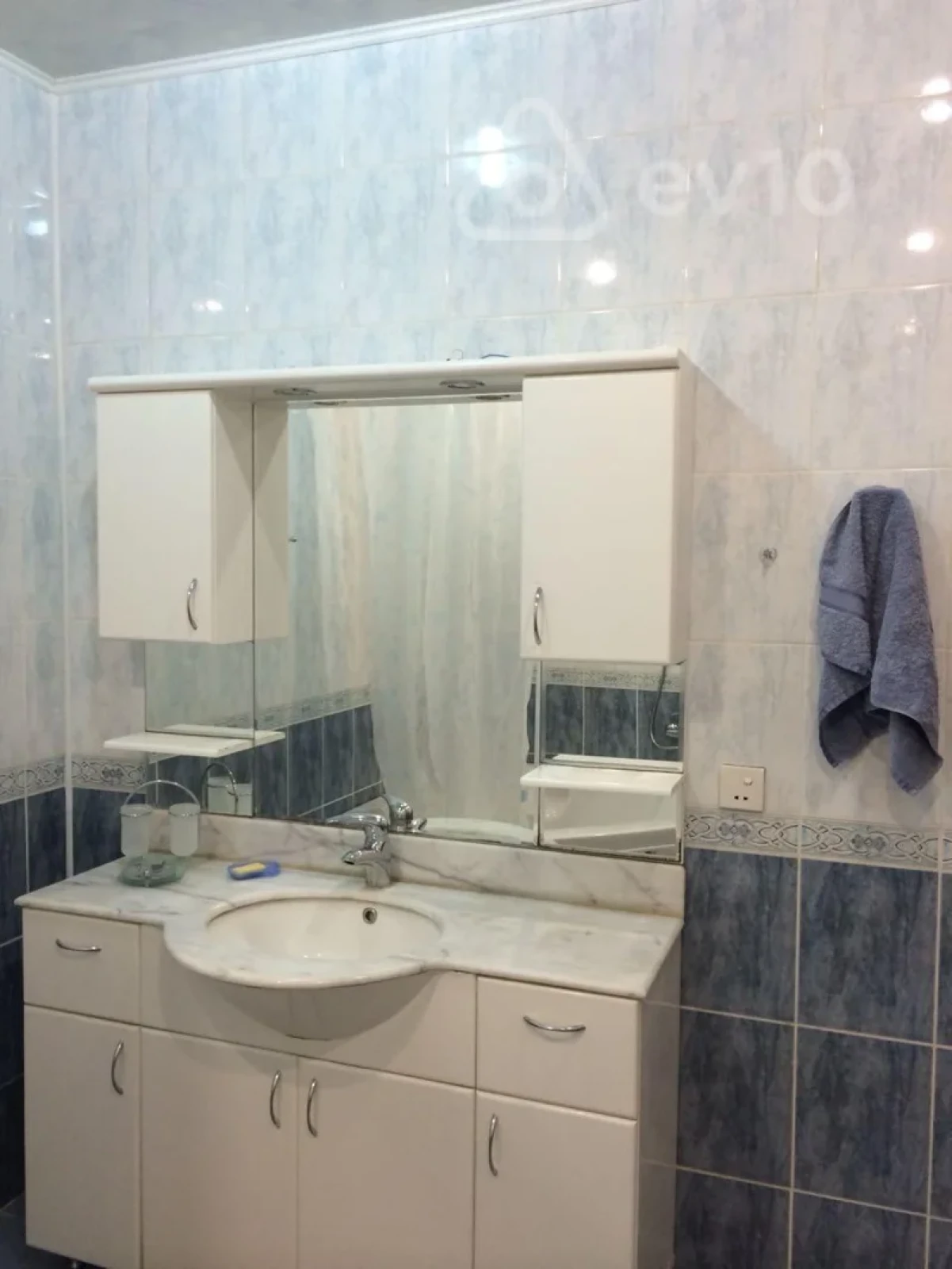 Kirayə verilir 4 otaqlı yeni tikili 200 m²