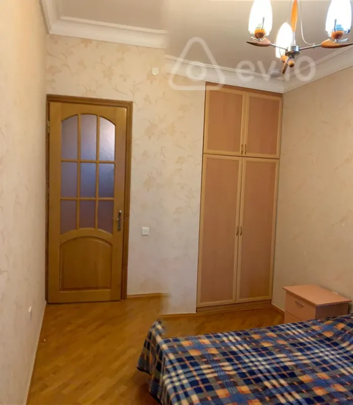 Kirayə verilir 4 otaqlı yeni tikili 200 m²