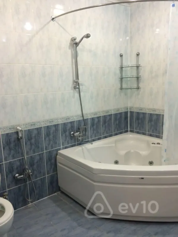 Kirayə verilir 4 otaqlı yeni tikili 200 m²