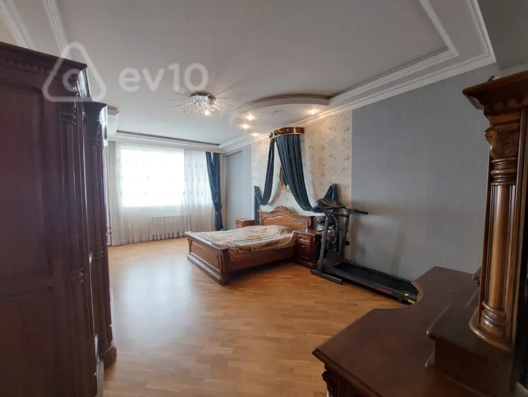 Kirayə verilir 4 otaqlı yeni tikili 220 m²