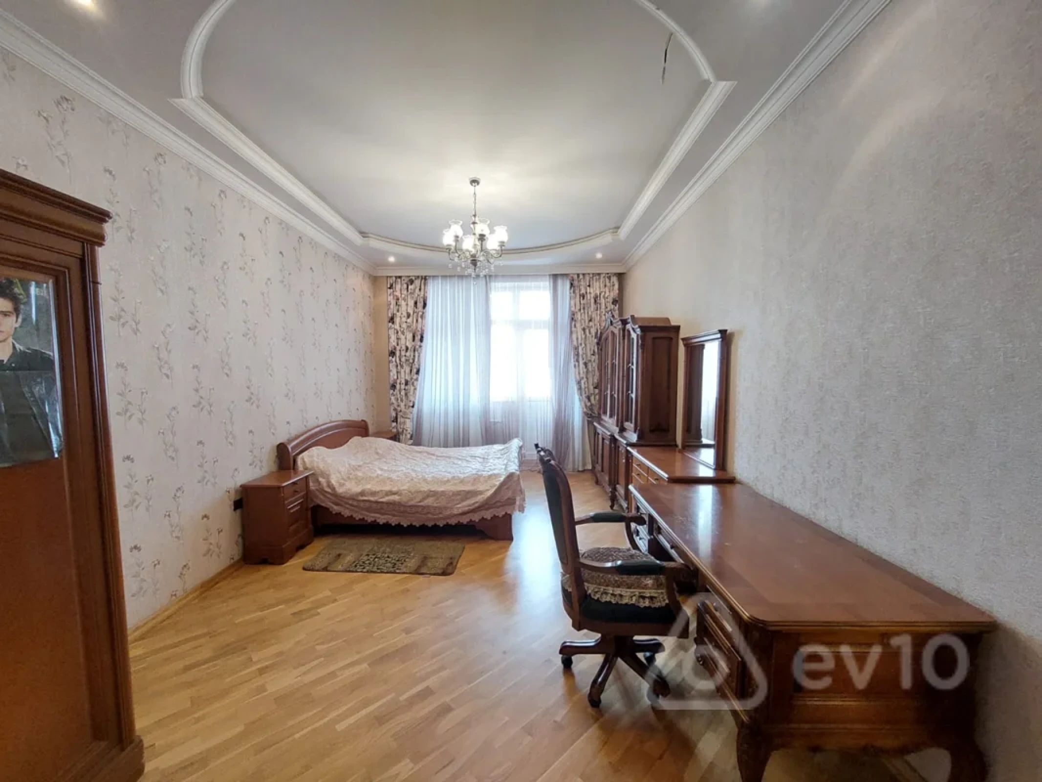 Kirayə verilir 4 otaqlı yeni tikili 220 m²
