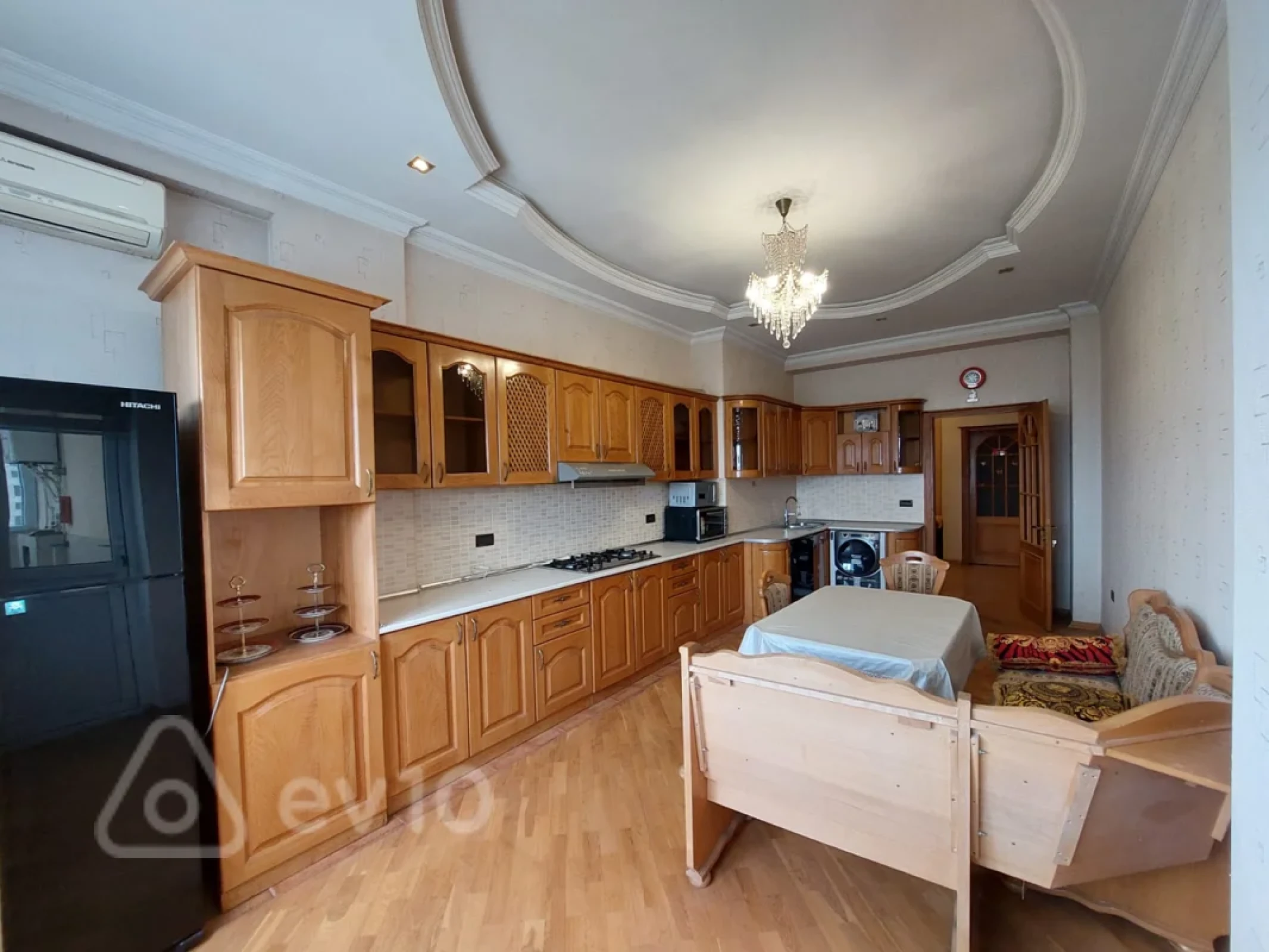 Kirayə verilir 4 otaqlı yeni tikili 220 m²