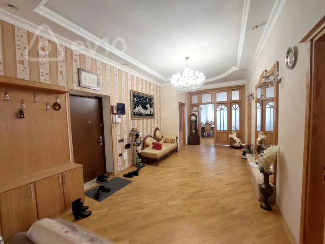 Kirayə verilir 4 otaqlı yeni tikili 220 m²