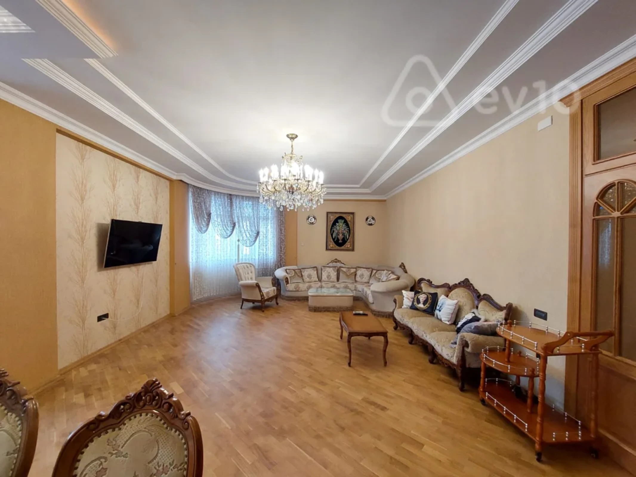 Kirayə verilir 4 otaqlı yeni tikili 220 m²
