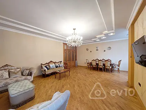 Kirayə verilir 4 otaqlı yeni tikili 220 m²