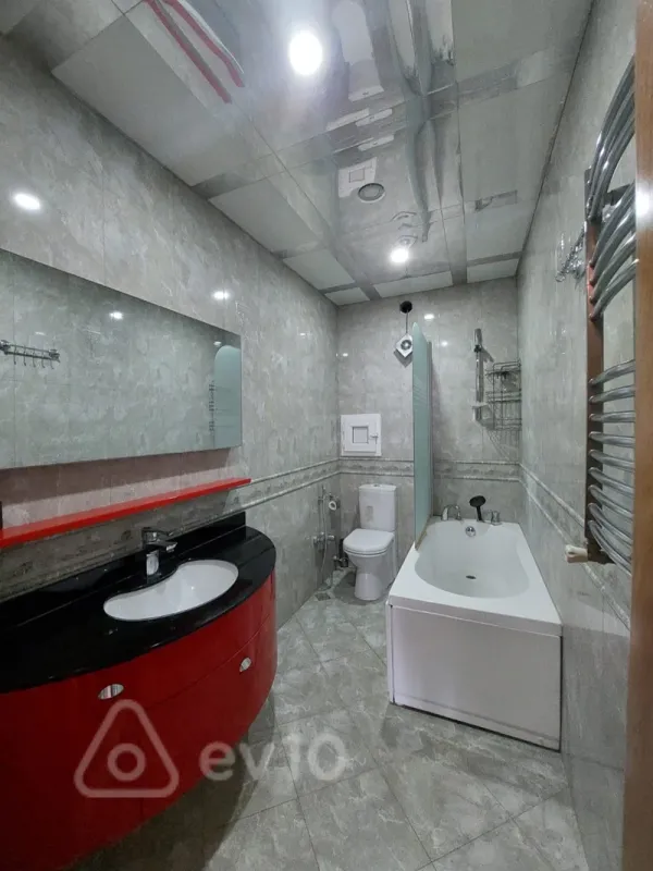 Kirayə verilir 4 otaqlı yeni tikili 220 m²
