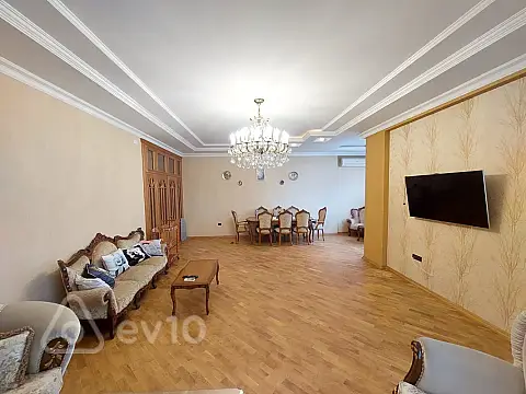 Kirayə verilir 4 otaqlı yeni tikili 220 m²