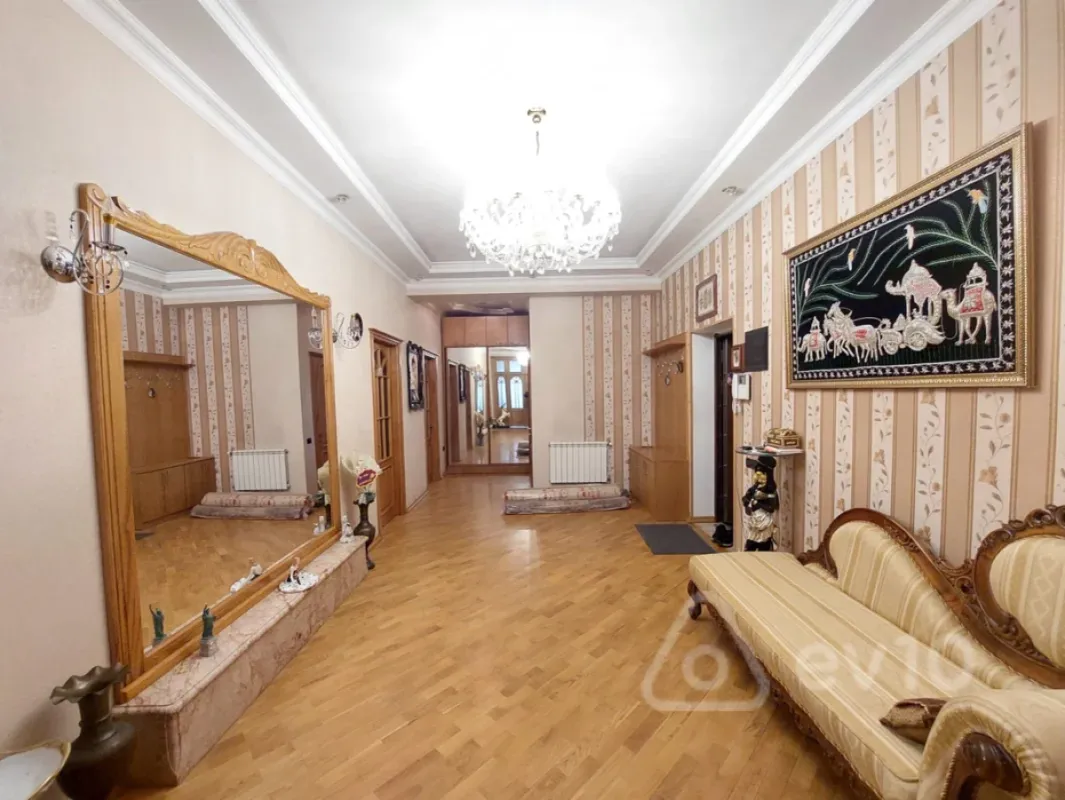 Kirayə verilir 4 otaqlı yeni tikili 220 m²