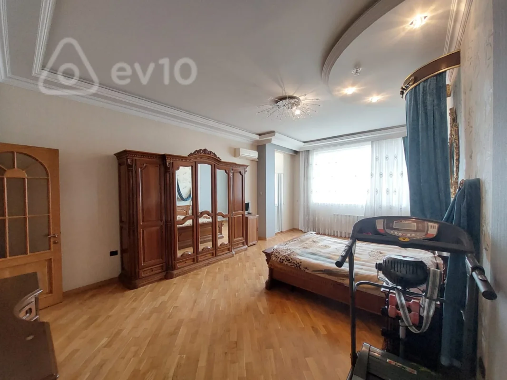 Kirayə verilir 4 otaqlı yeni tikili 220 m²