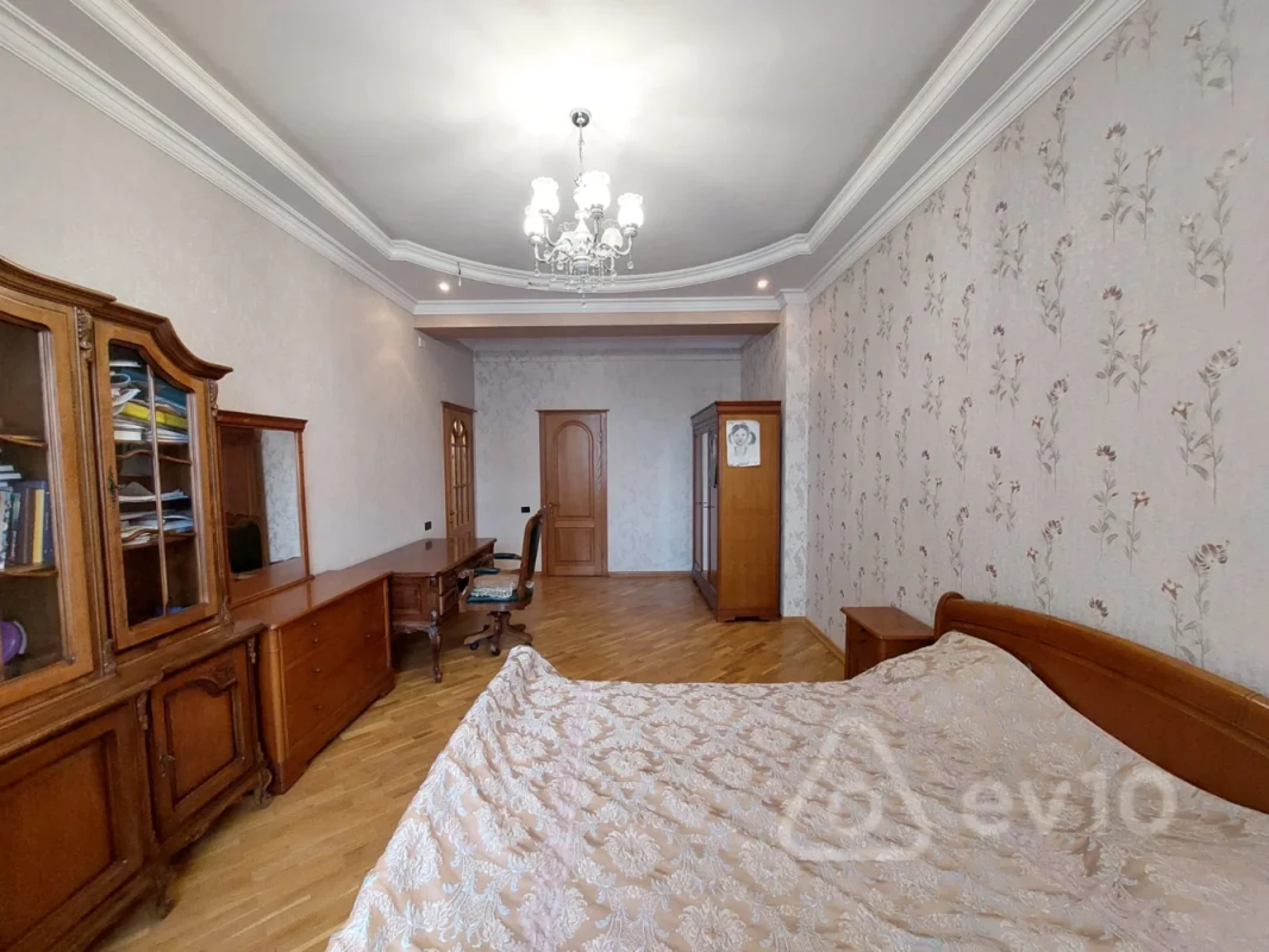 Kirayə verilir 4 otaqlı yeni tikili 220 m²