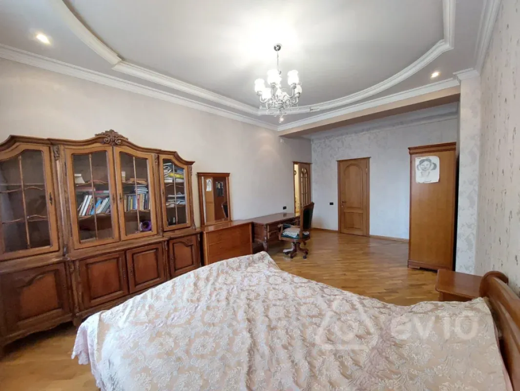 Kirayə verilir 4 otaqlı yeni tikili 220 m²