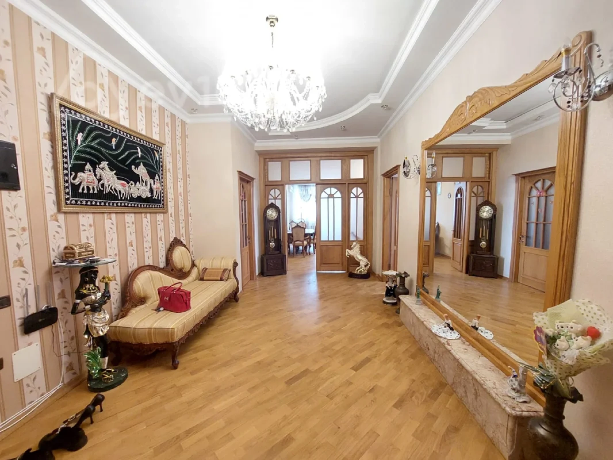 Kirayə verilir 4 otaqlı yeni tikili 220 m²