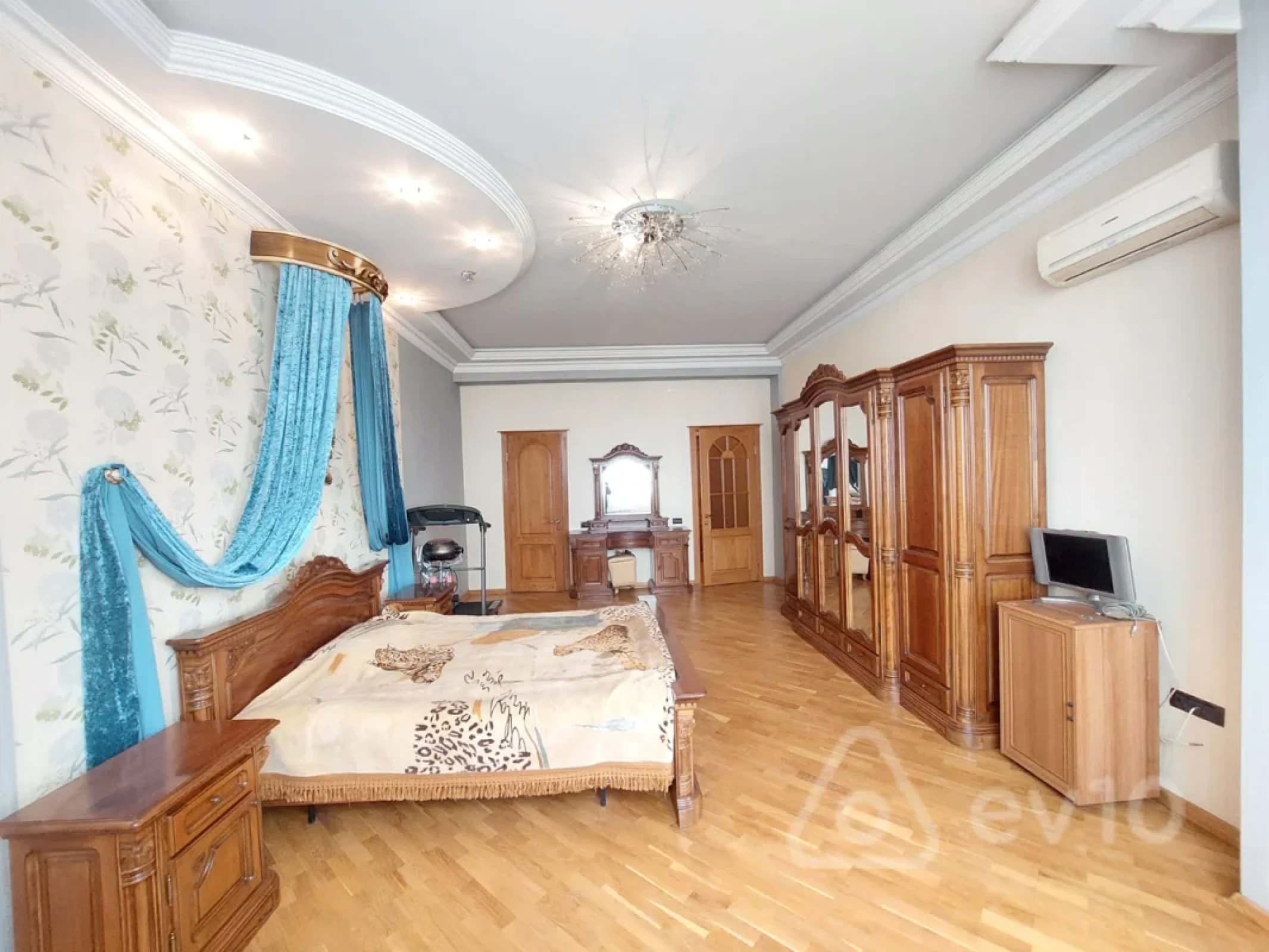 Kirayə verilir 4 otaqlı yeni tikili 220 m²