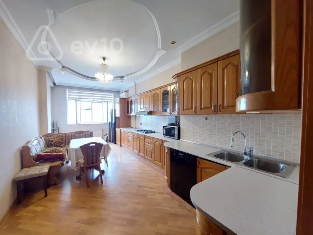 Kirayə verilir 4 otaqlı yeni tikili 220 m²