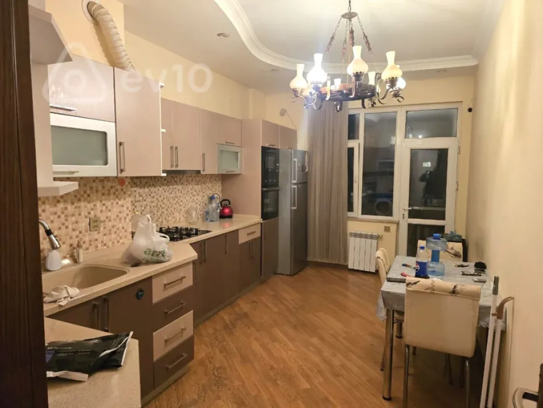Kirayə verilir 3 otaqlı yeni tikili 140 m²