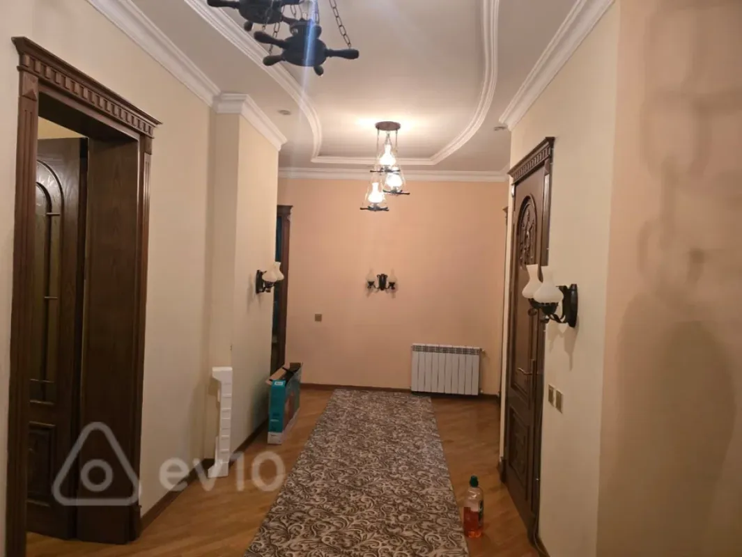 Kirayə verilir 3 otaqlı yeni tikili 140 m²