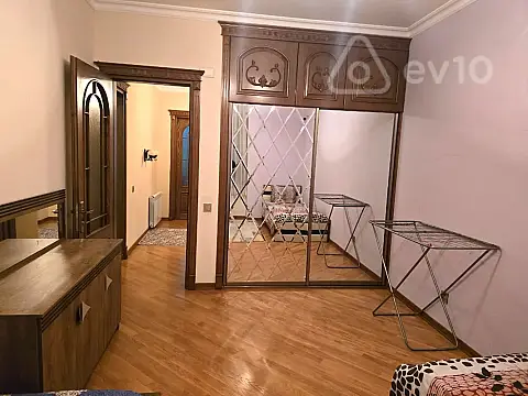 Kirayə verilir 3 otaqlı yeni tikili 140 m²