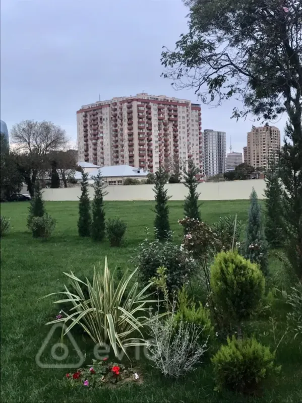 Kirayə verilir 3 otaqlı yeni tikili 140 m²