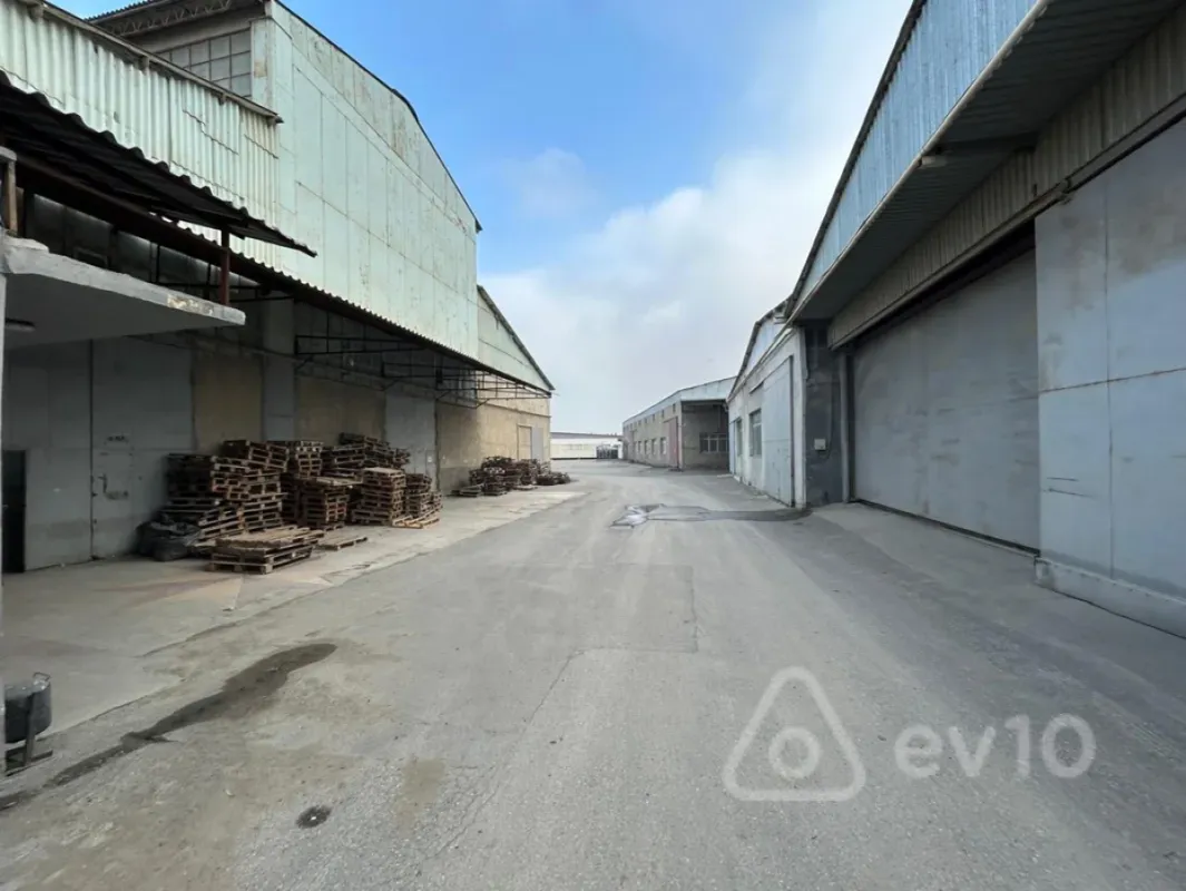 Kirayə verilir mənzil 1800 m²