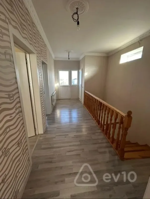 Satılır 4 otaqlı həyət evi 130 m²