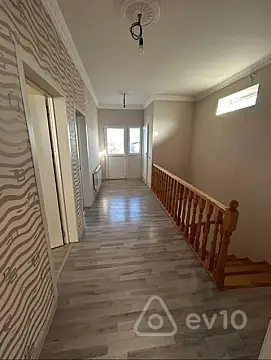 Satılır 4 otaqlı həyət evi 130 m²
