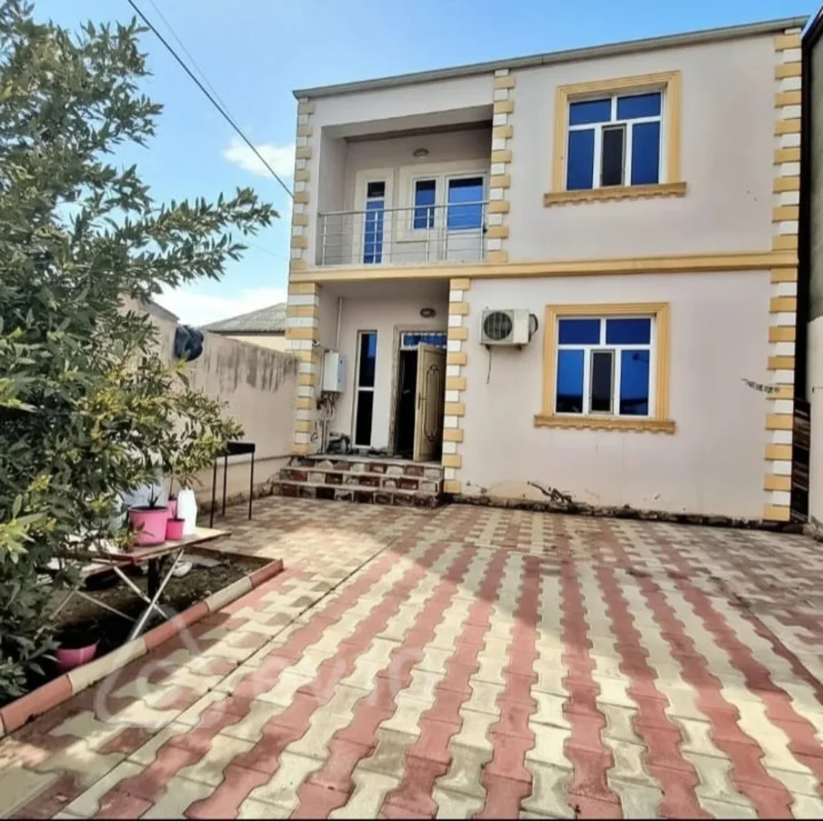 Satılır 4 otaqlı həyət evi 130 m²