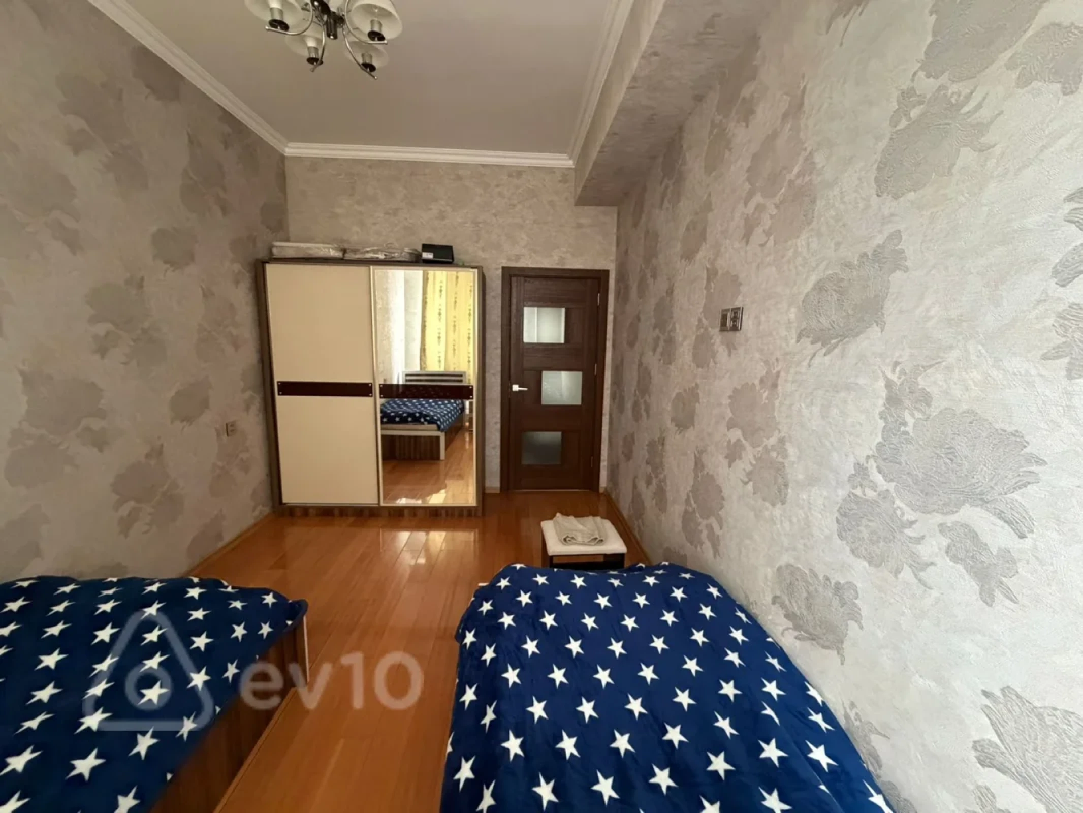 Kirayə verilir 4 otaqlı yeni tikili 180 m²