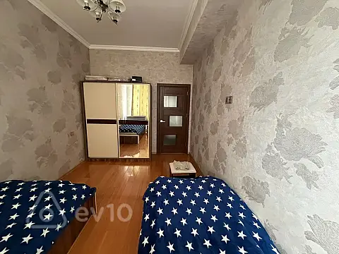 Kirayə verilir 4 otaqlı yeni tikili 180 m²
