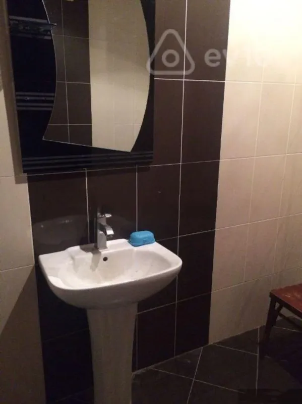 Kirayə verilir 4 otaqlı yeni tikili 180 m²