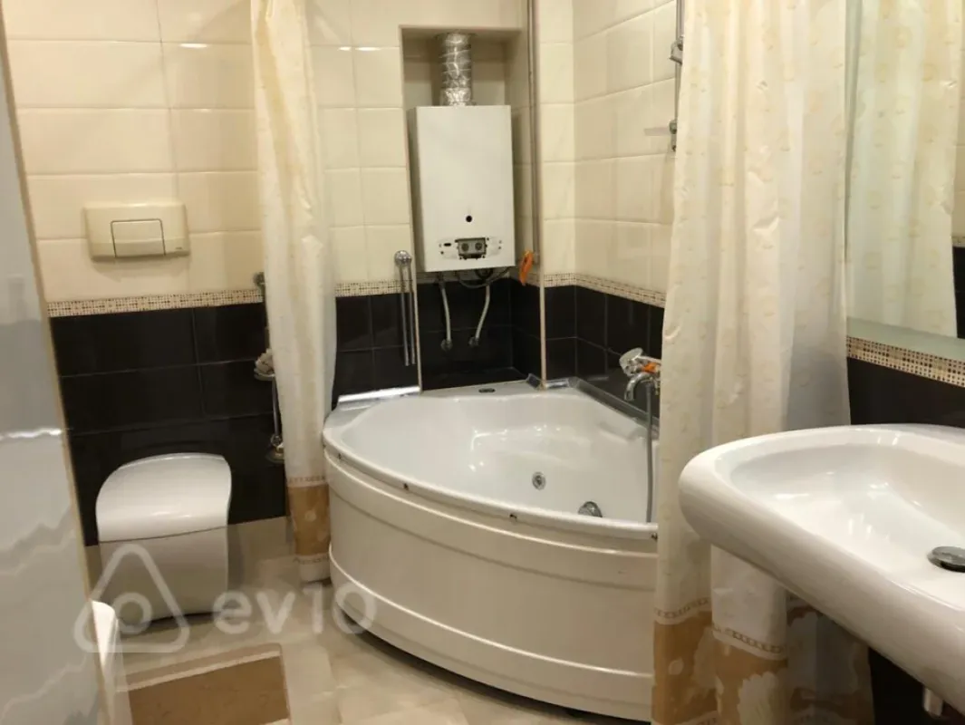 Kirayə verilir 2 otaqlı köhnə tikili 65 m²