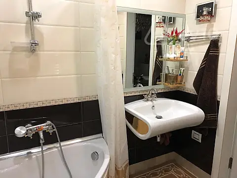 Kirayə verilir 2 otaqlı köhnə tikili 65 m²