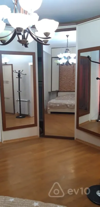 Kirayə verilir 2 otaqlı köhnə tikili 63 m²