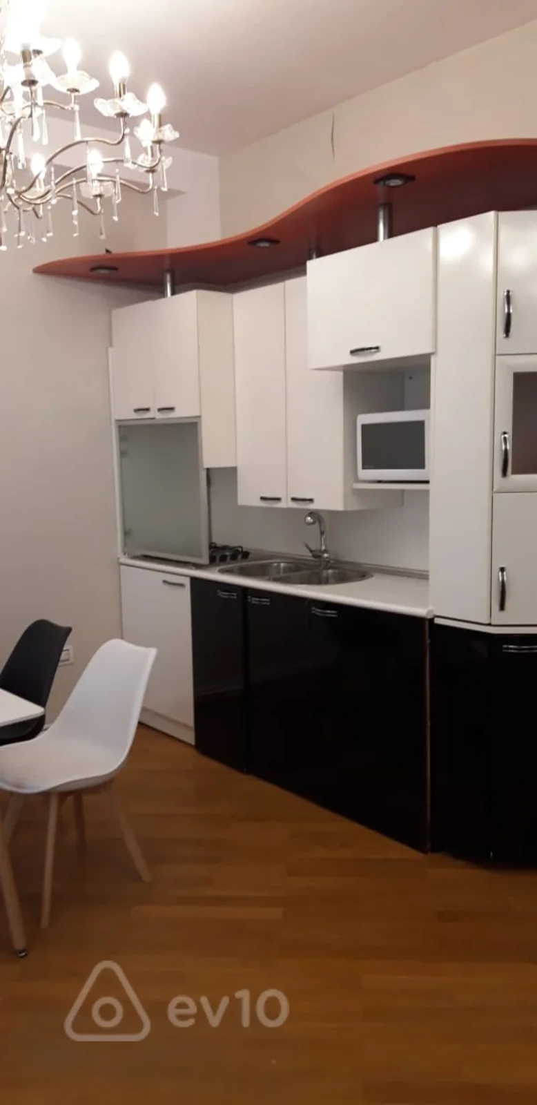 Kirayə verilir 2 otaqlı köhnə tikili 63 m²