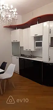 Kirayə verilir 2 otaqlı köhnə tikili 63 m²