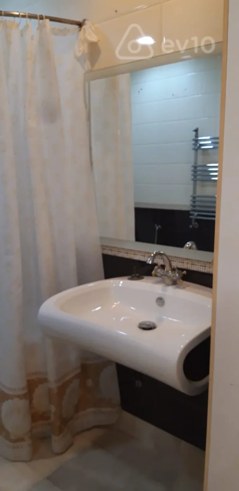 Kirayə verilir 2 otaqlı köhnə tikili 63 m²