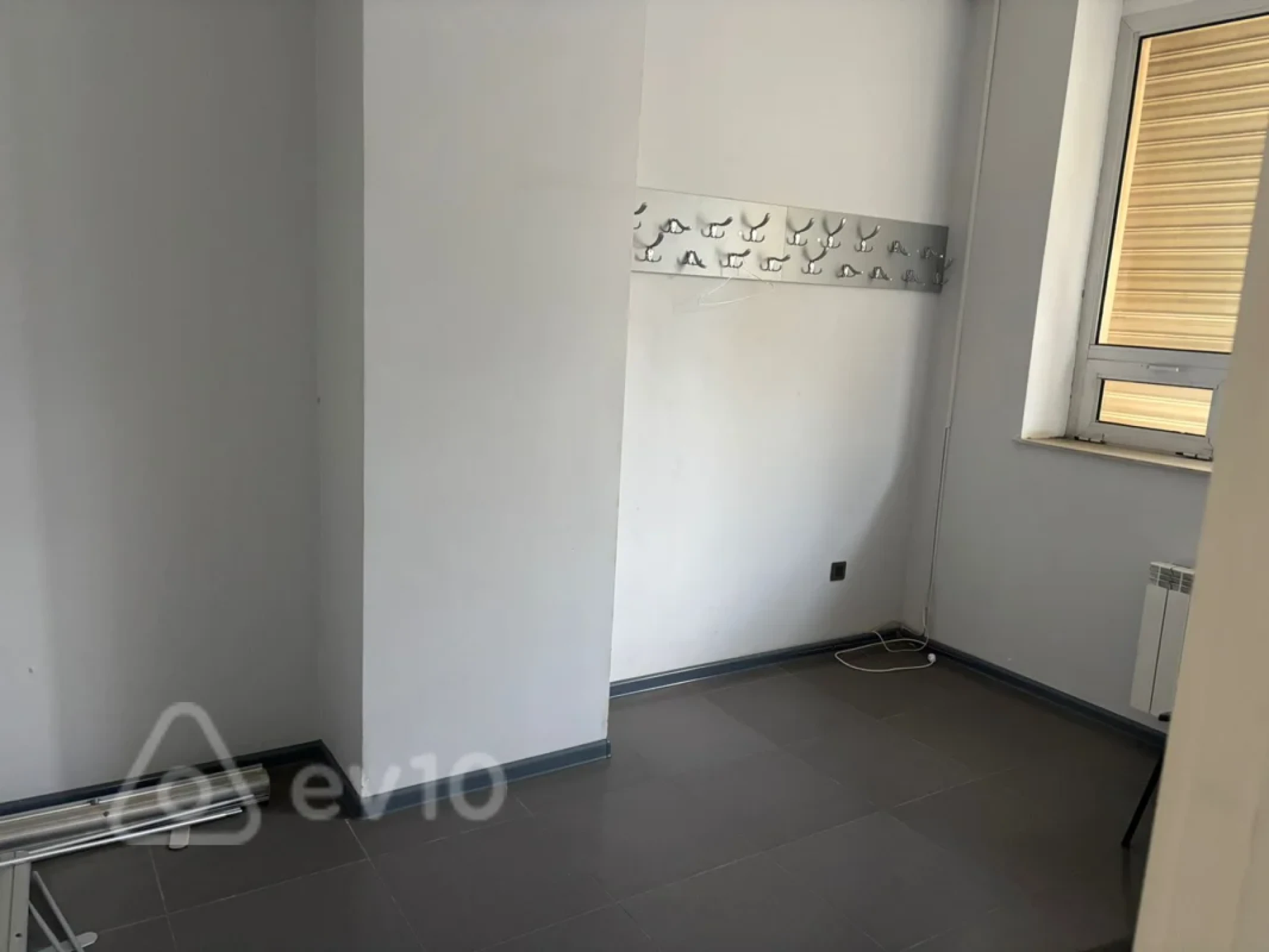 Kirayə verilir 4 otaqlı ofis 184 m²