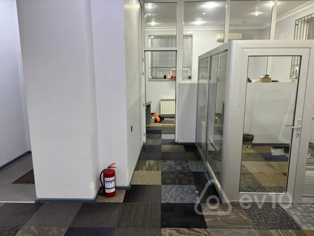 Kirayə verilir 4 otaqlı ofis 184 m²