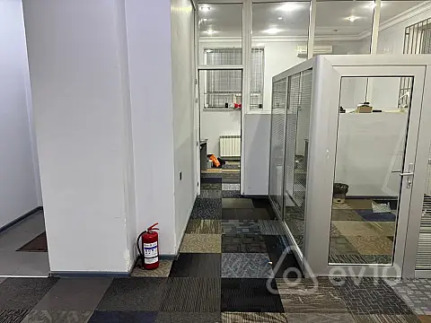 Kirayə verilir 4 otaqlı ofis 184 m²