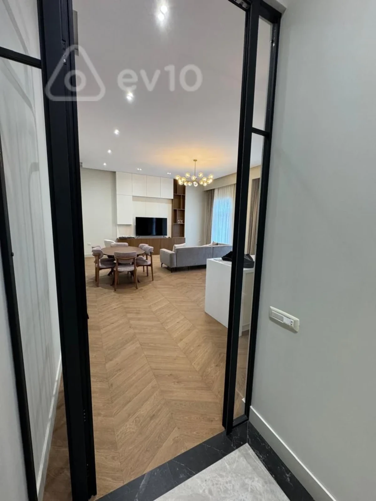 Kirayə verilir 4 otaqlı yeni tikili 150 m²